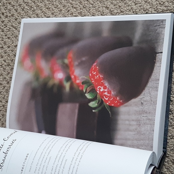 Sweet Cravings Cookbook massive size over 580 pages - Picture 11 of 17